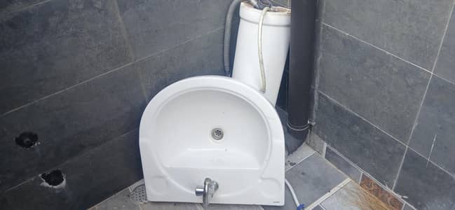 basin for sale good condition only 1 months use