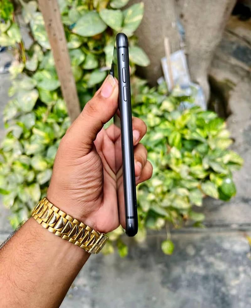 Apple iPhone 11 5