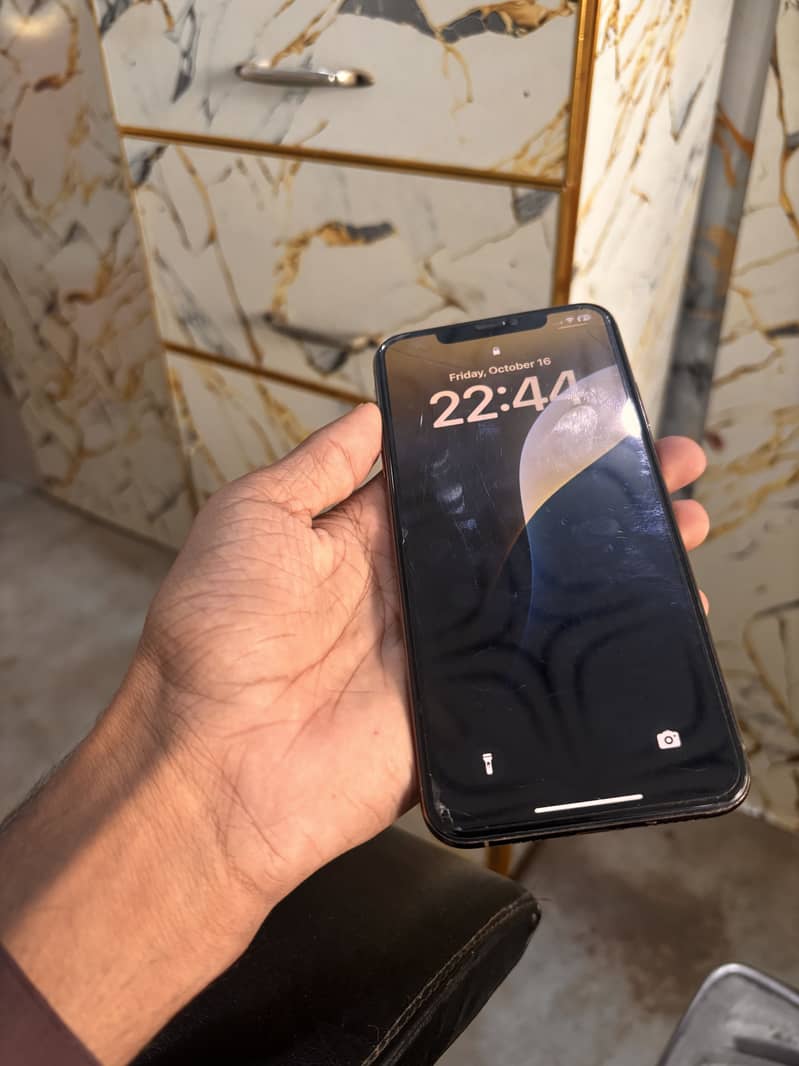 Apple iPhone XS Max 1