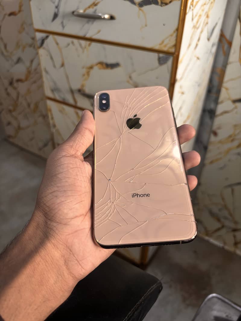 Apple iPhone XS Max 3