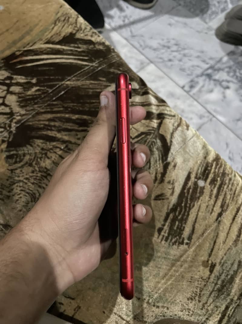 Apple iPhone XR 4