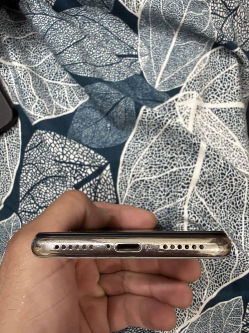 Apple iPhone X 3