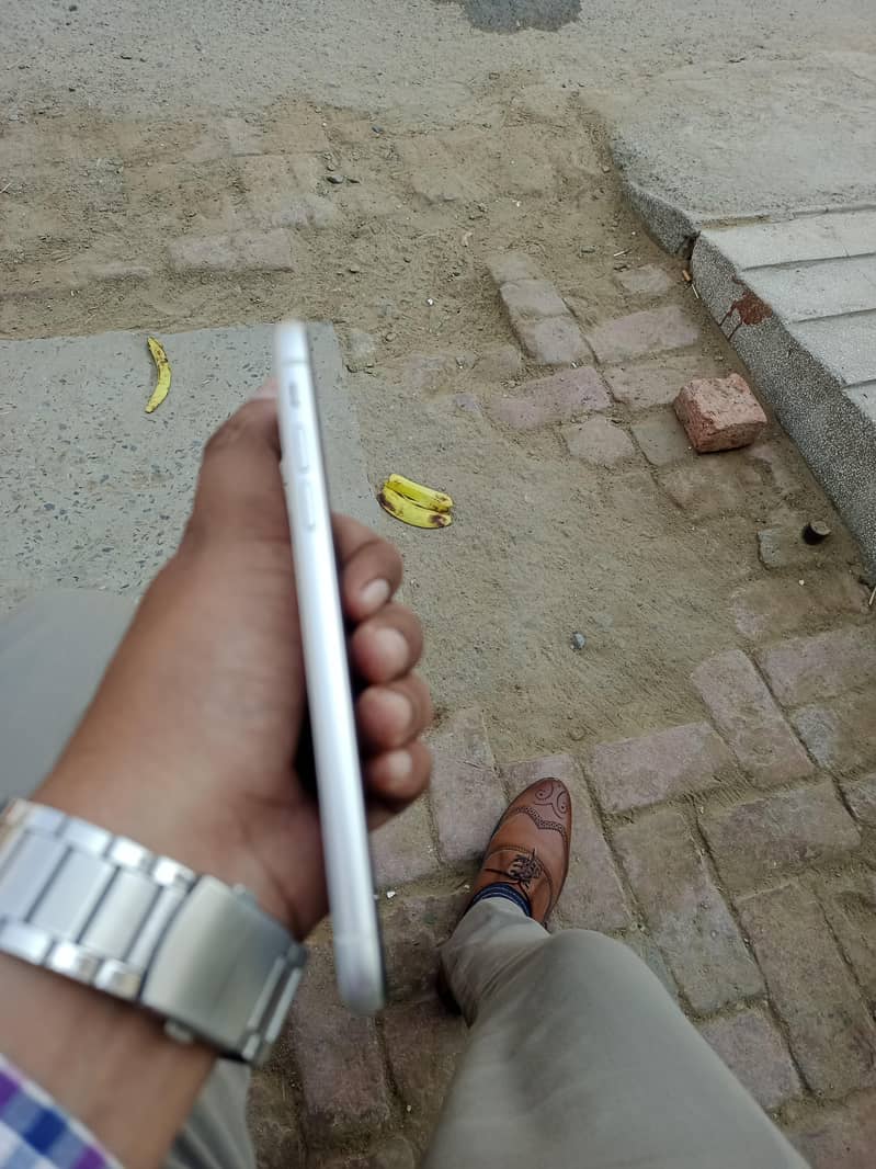 Apple iPhone 11 3