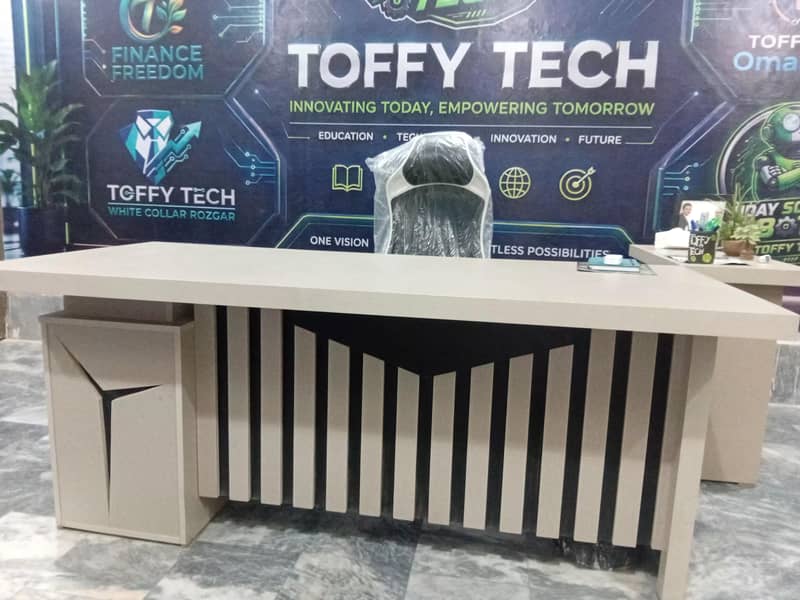 office table with side table 0