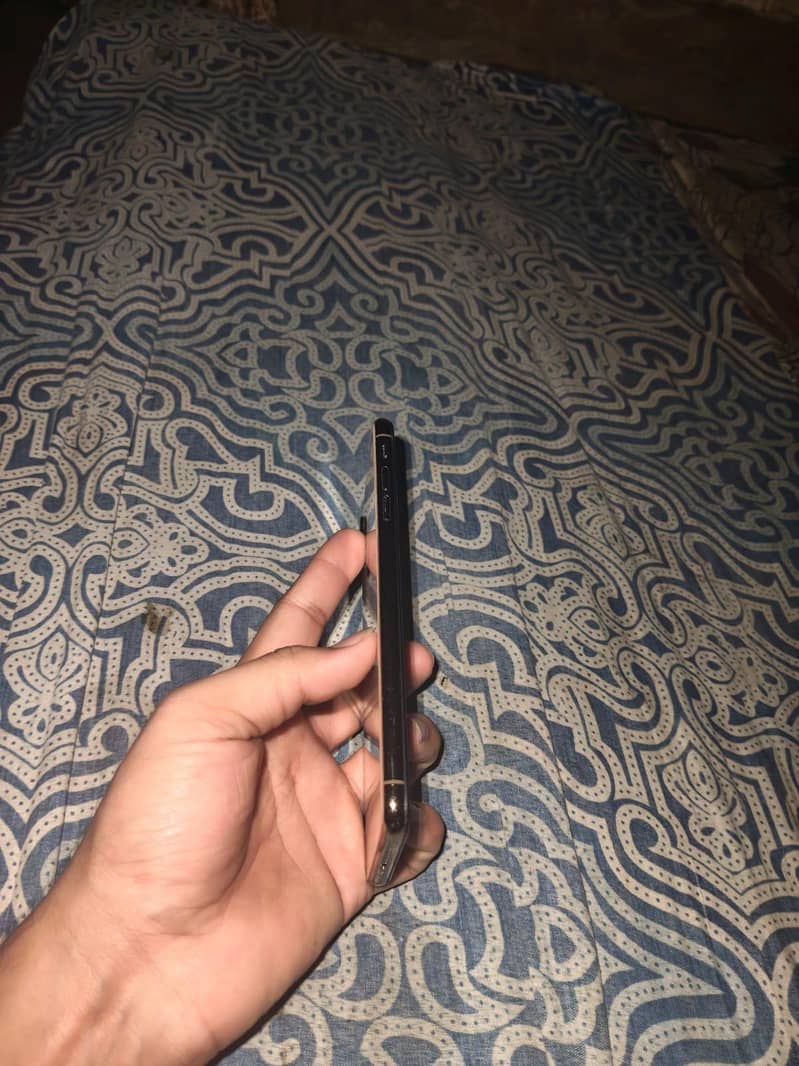 Apple iPhone XS Max 1