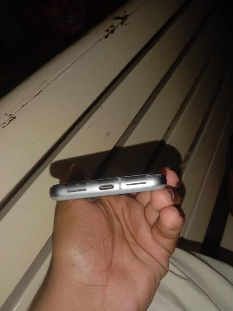 Google Pixel 8 2