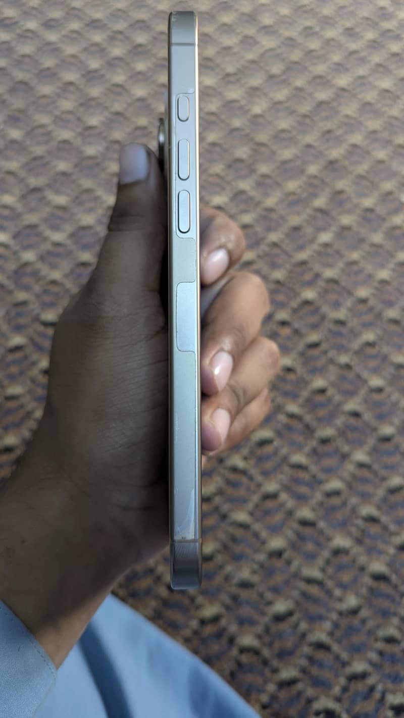 Apple iPhone 16 Pro Max 3