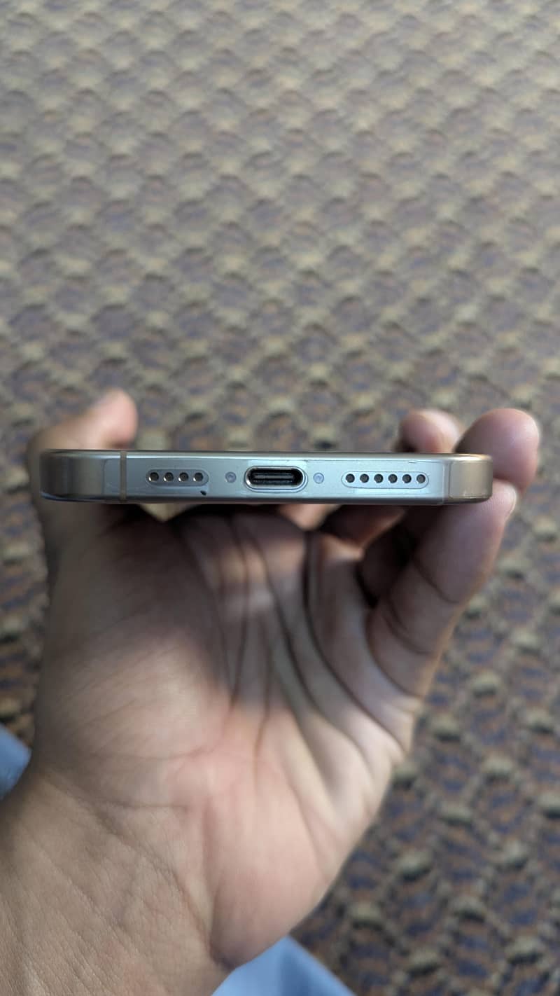 Apple iPhone 16 Pro Max 5