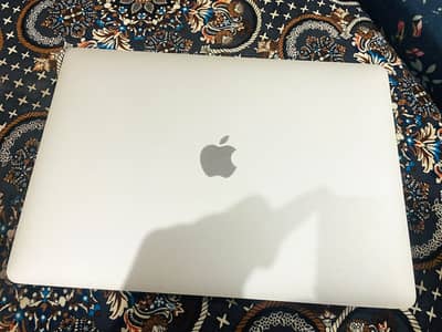 MacBook Air 2020 core i3 8gb RAM 256gb SSD