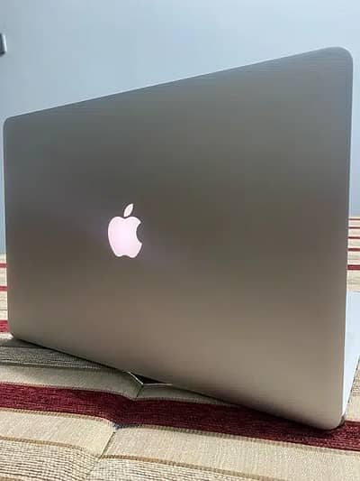 Apple MacBook Pro 15 inch Mid 2015 Core i7 16GB RAM 256GB SSD