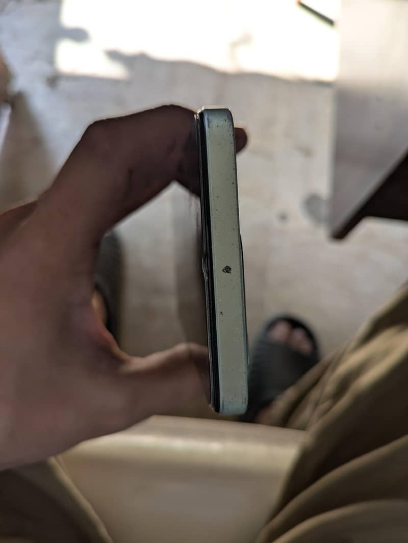 Realme C63 4