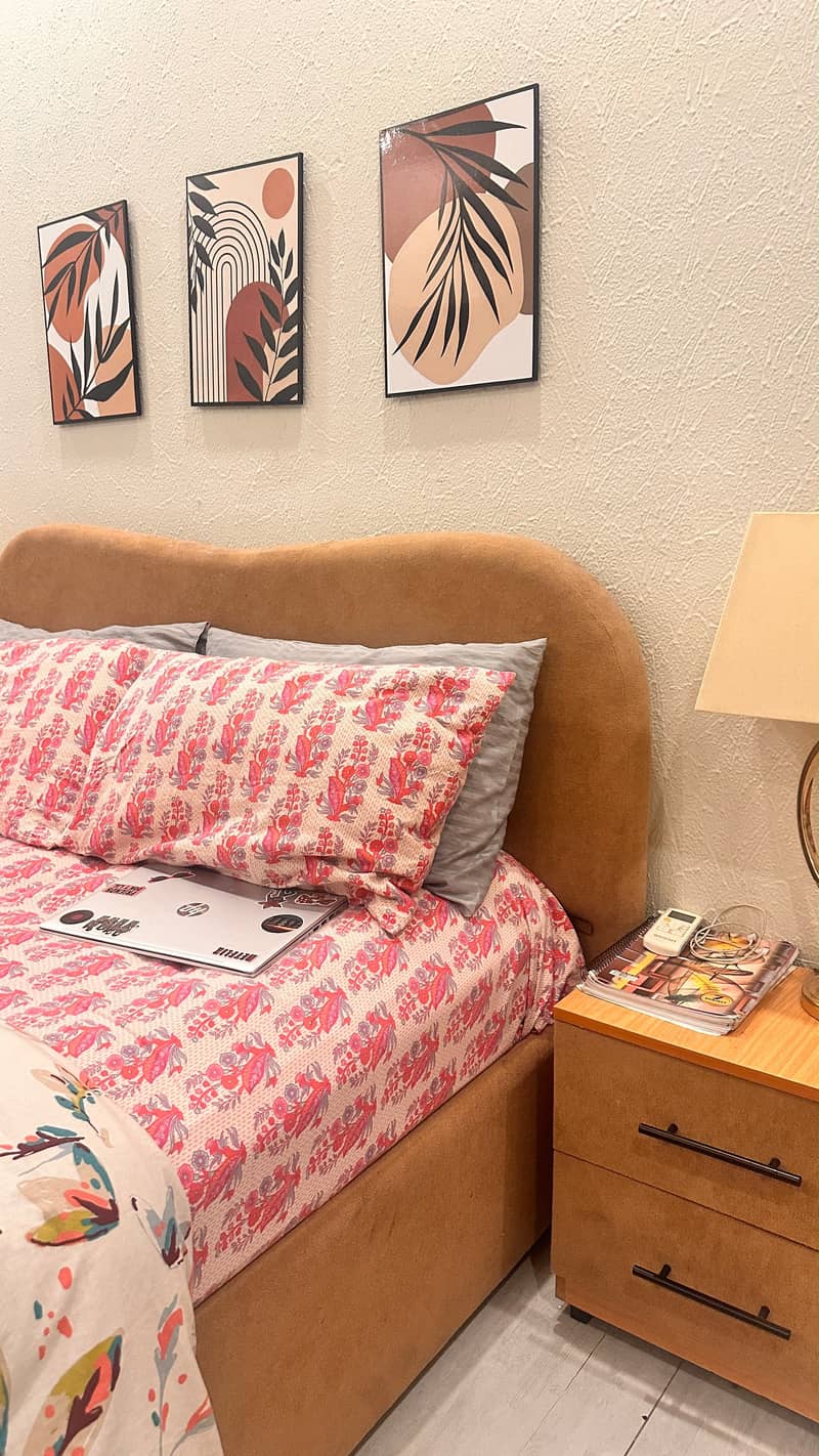 Pristine Wooden Bed-set 0