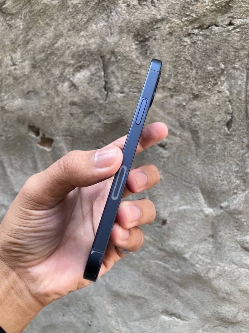 Apple iPhone 12 3