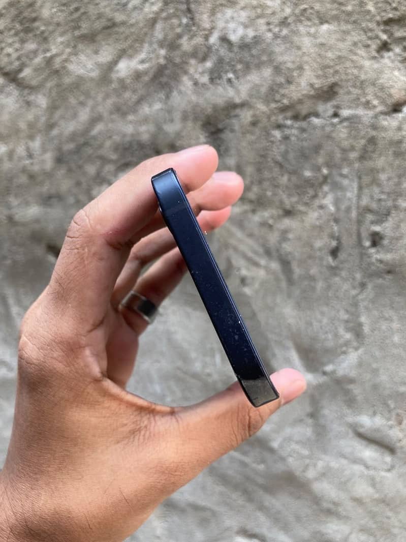 Apple iPhone 12 4
