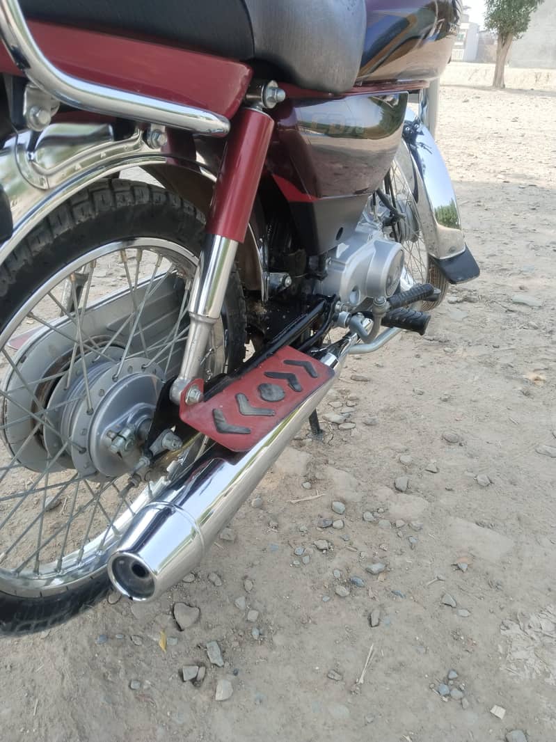 Honda CD70 4