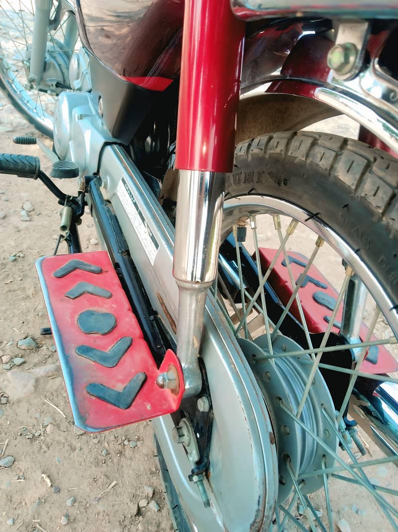 Honda CD70 6
