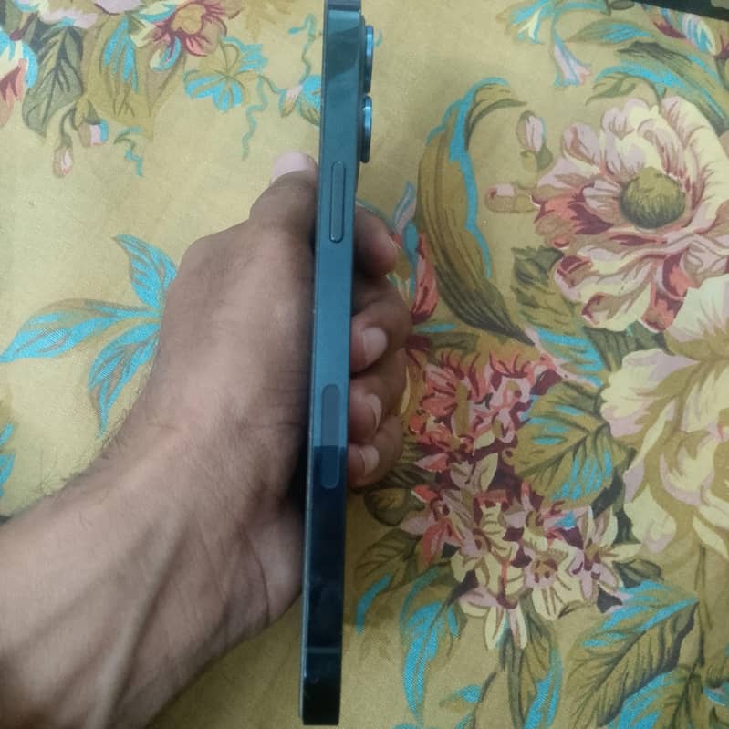 Apple iPhone 12 Pro Max 4
