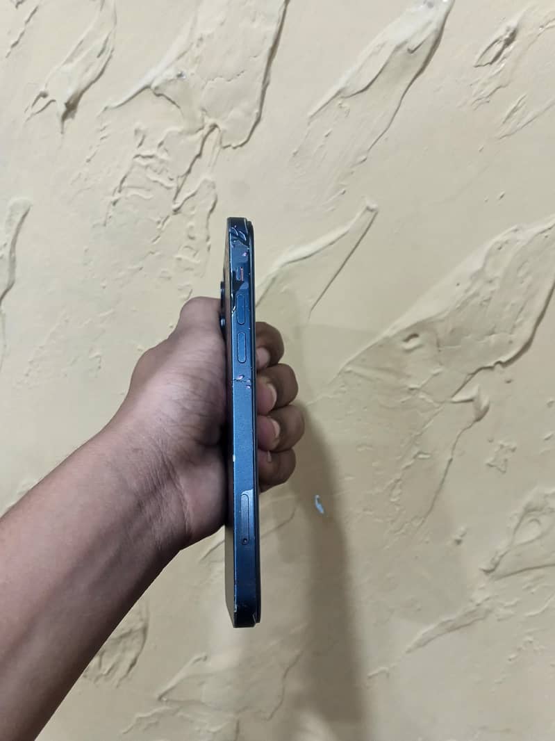 Apple iPhone 12 4