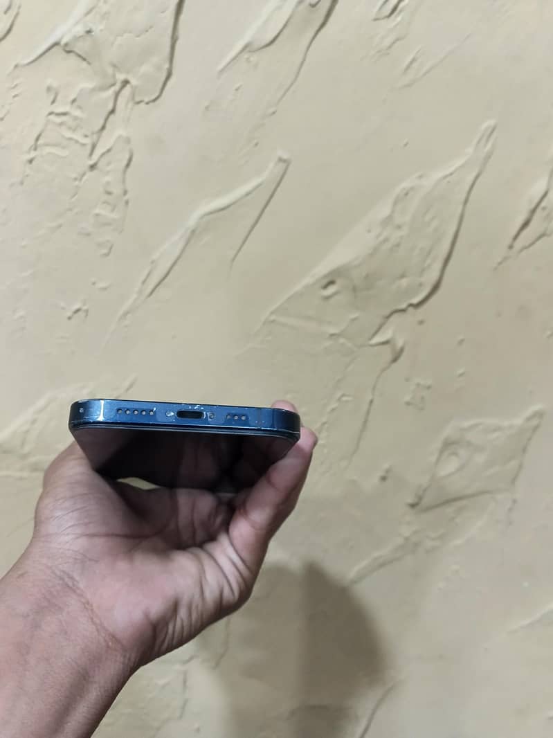 Apple iPhone 12 6