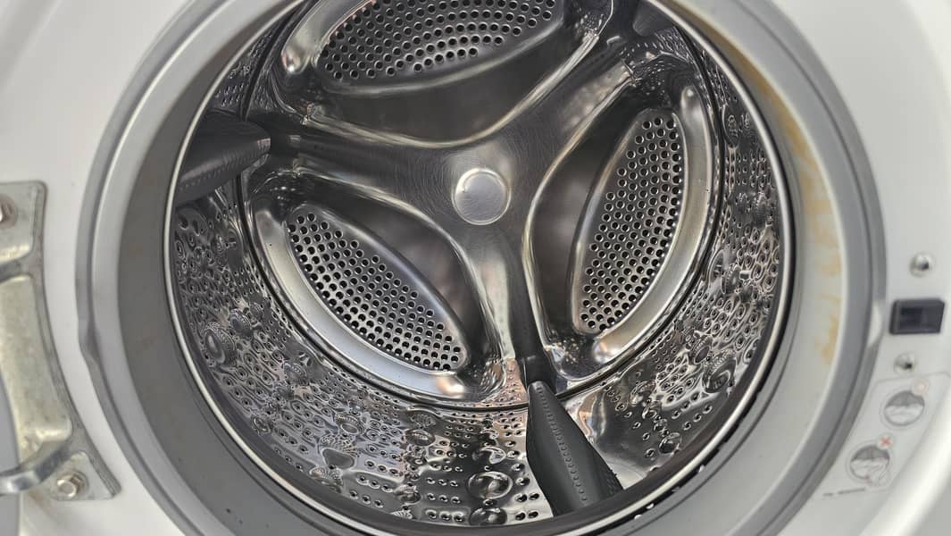 LG FRONT LOAD FULLY AUTOMATIC WASHING MACHINE 3