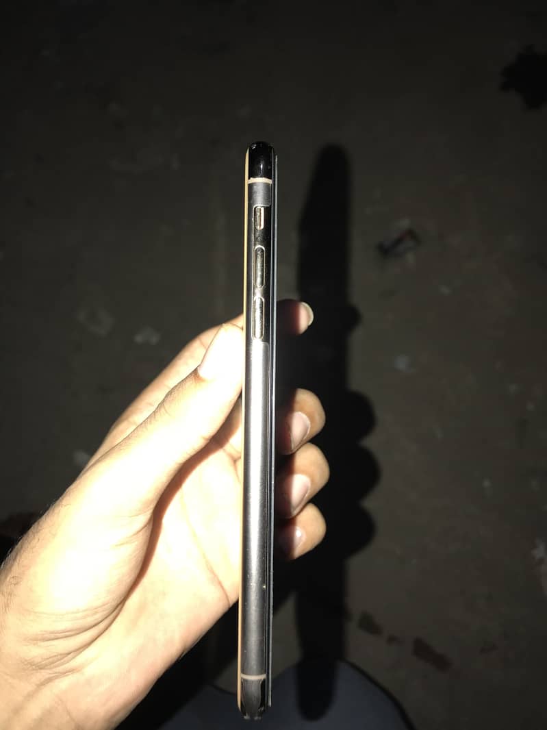Apple iPhone 11 Pro Max 4