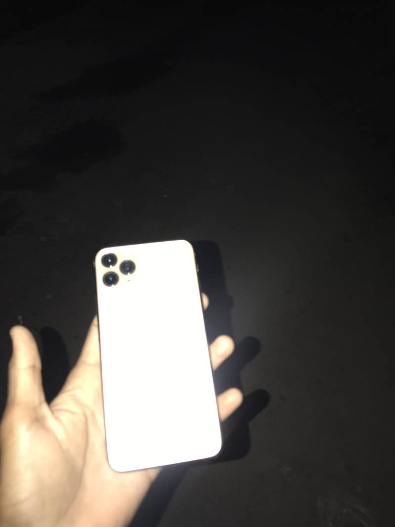 Apple iPhone 11 Pro Max 7