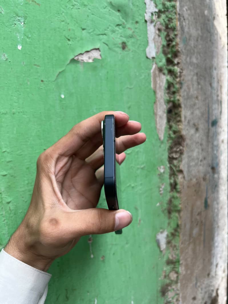 Apple iPhone 13 0