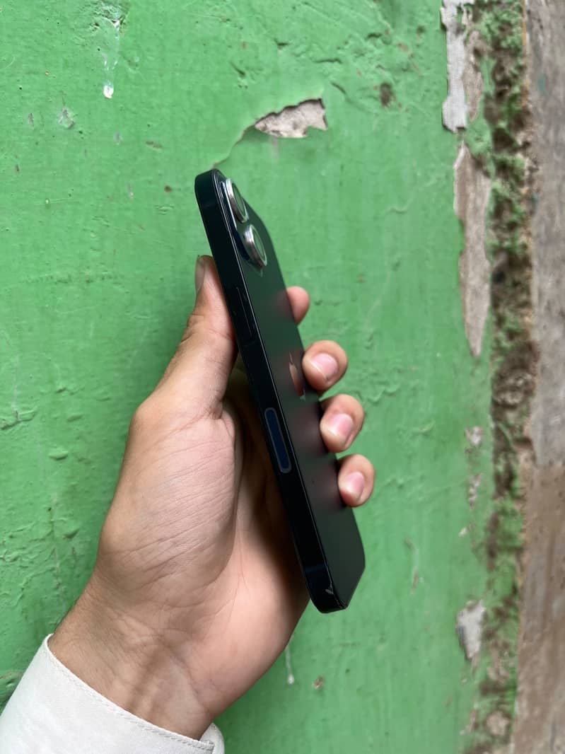 Apple iPhone 13 3