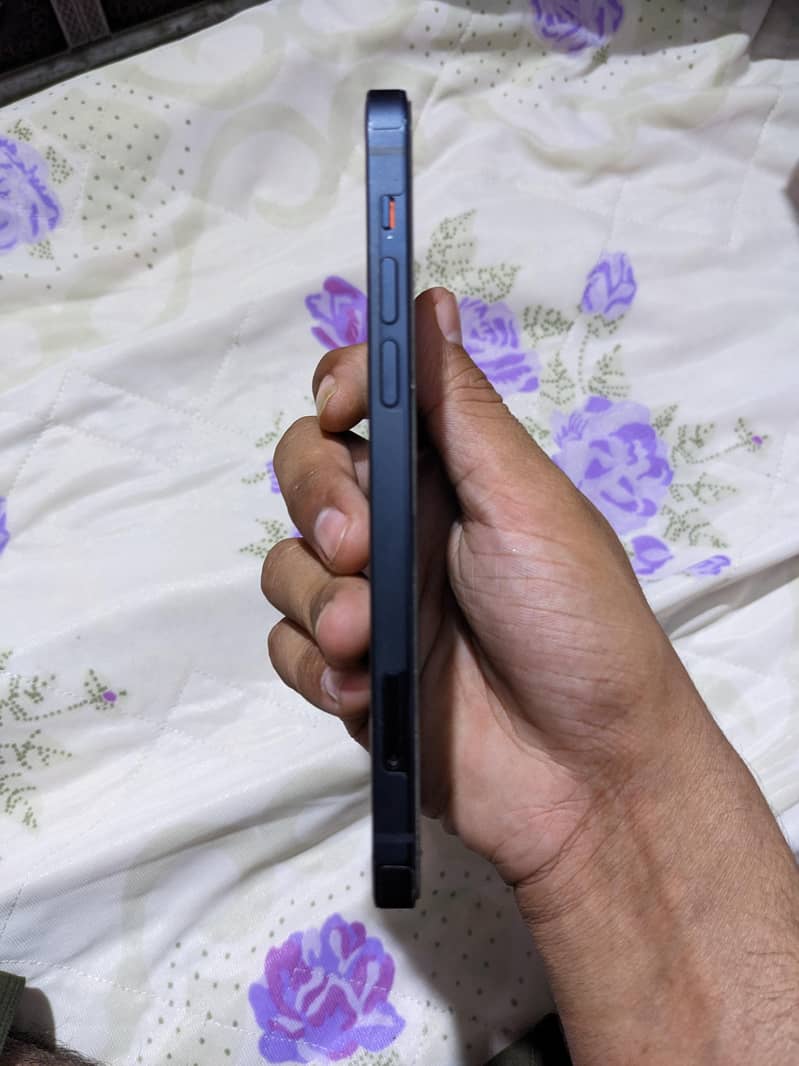 Apple iPhone 12 3