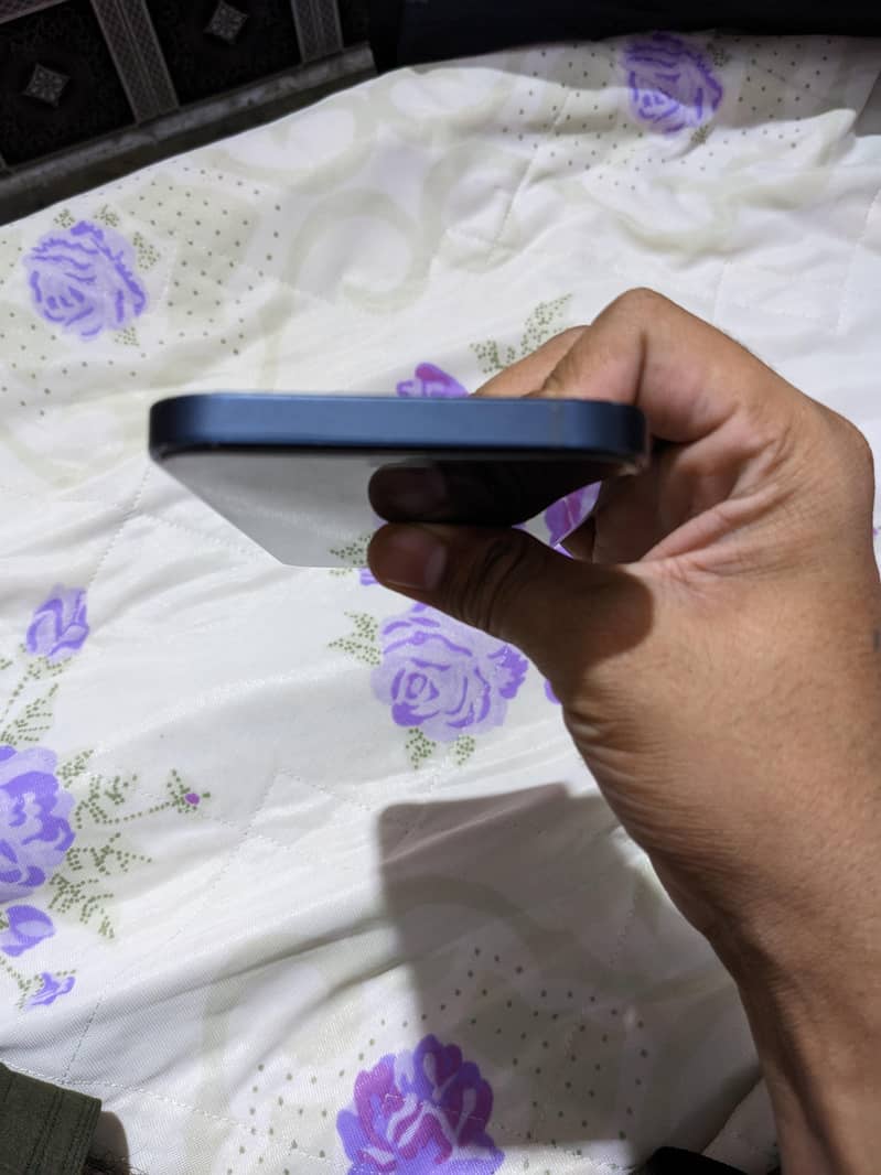 Apple iPhone 12 4