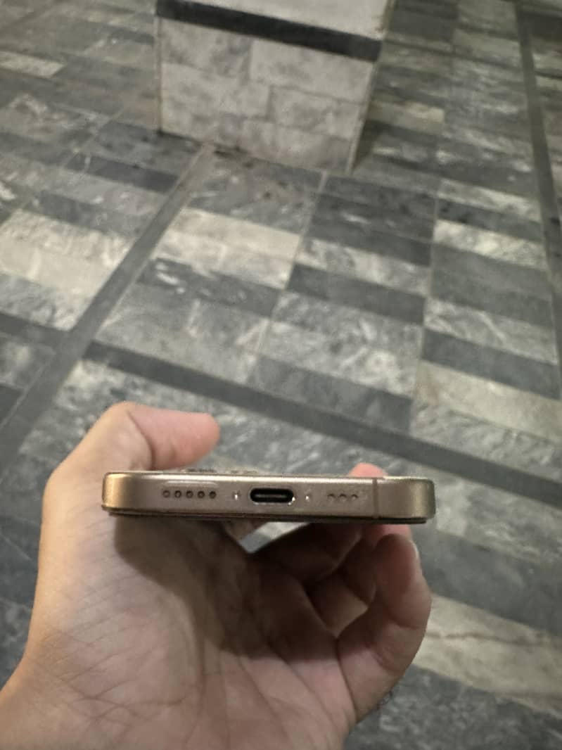 Apple iPhone 16 Pro 0