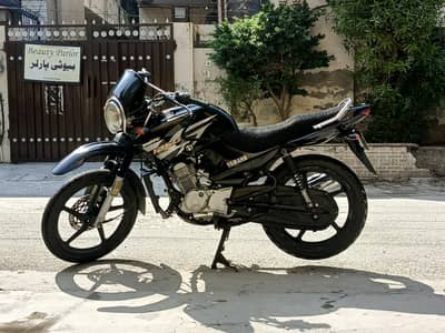 YAMAHA YBR 125G BLACK COLOR