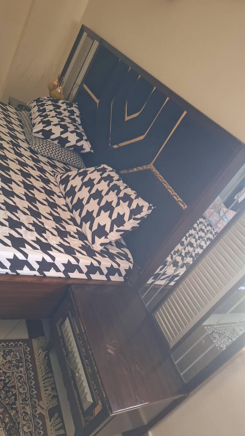 king size bed and dressing table 1