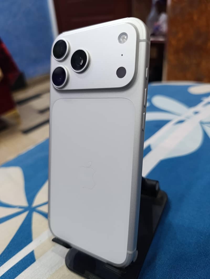 Apple iPhone 17 Pro Max 1
