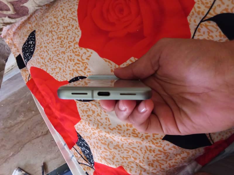 Google Pixel 8 4