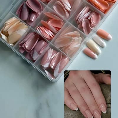  Glamorous Stick-On Artificial Nails 