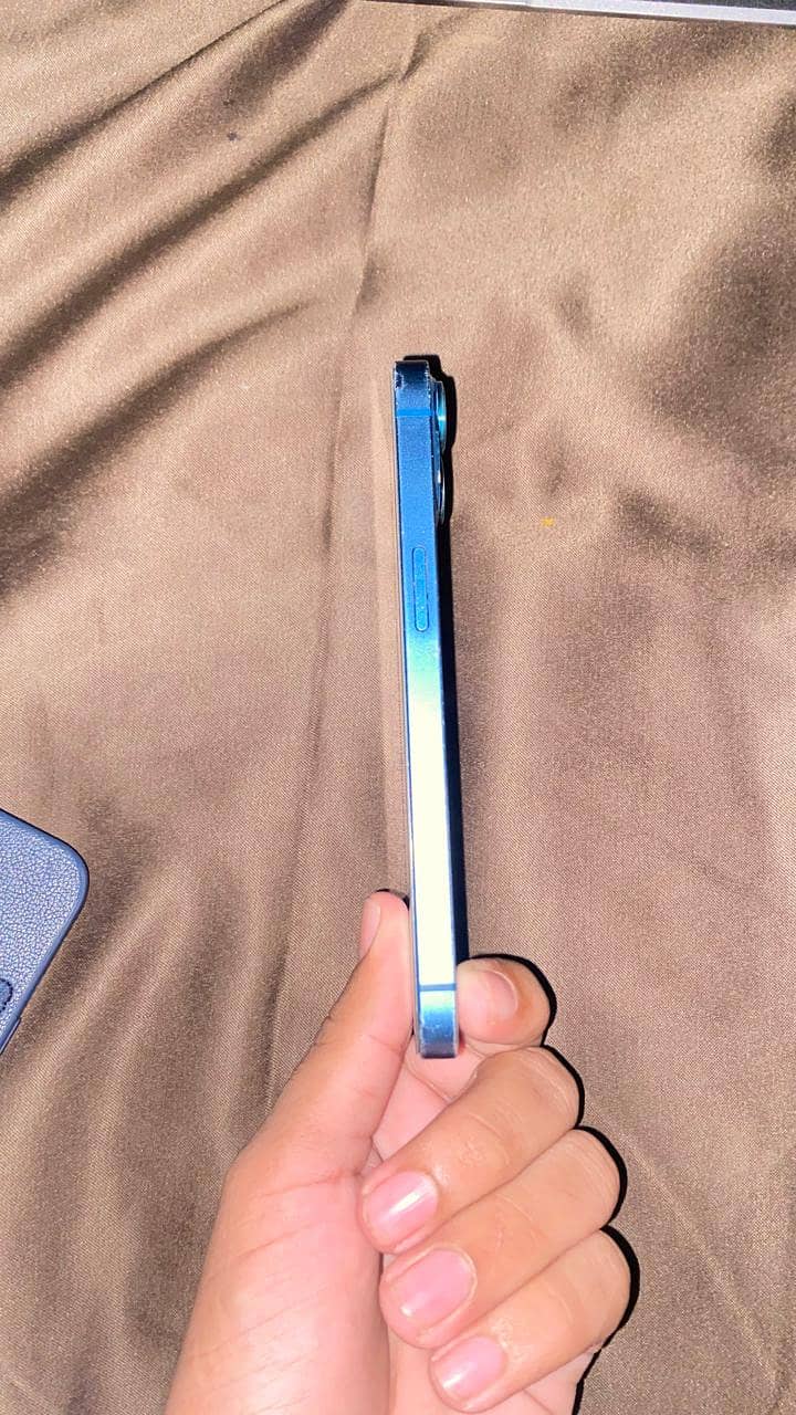 Apple iPhone 13 3