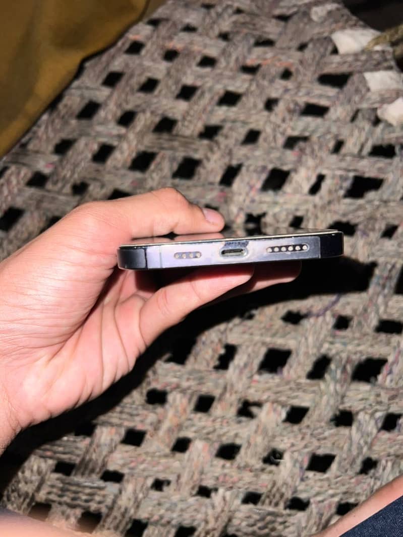 Apple iPhone 14 Pro Max 4