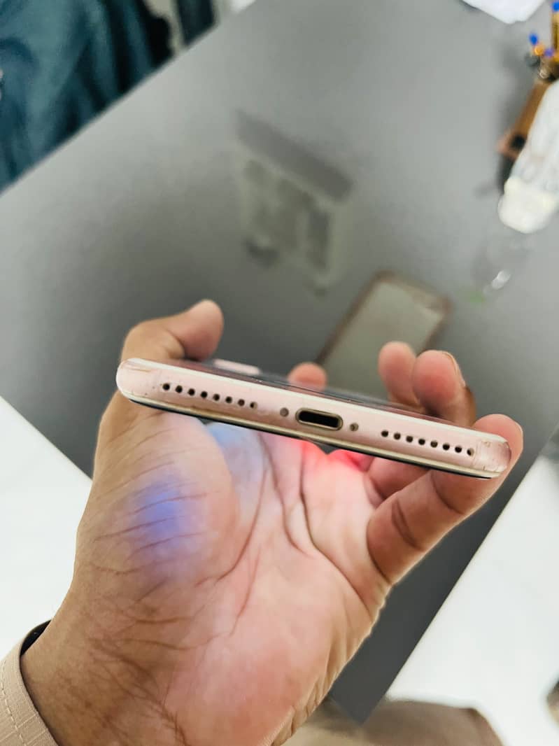 Apple iPhone 7 Plus 2