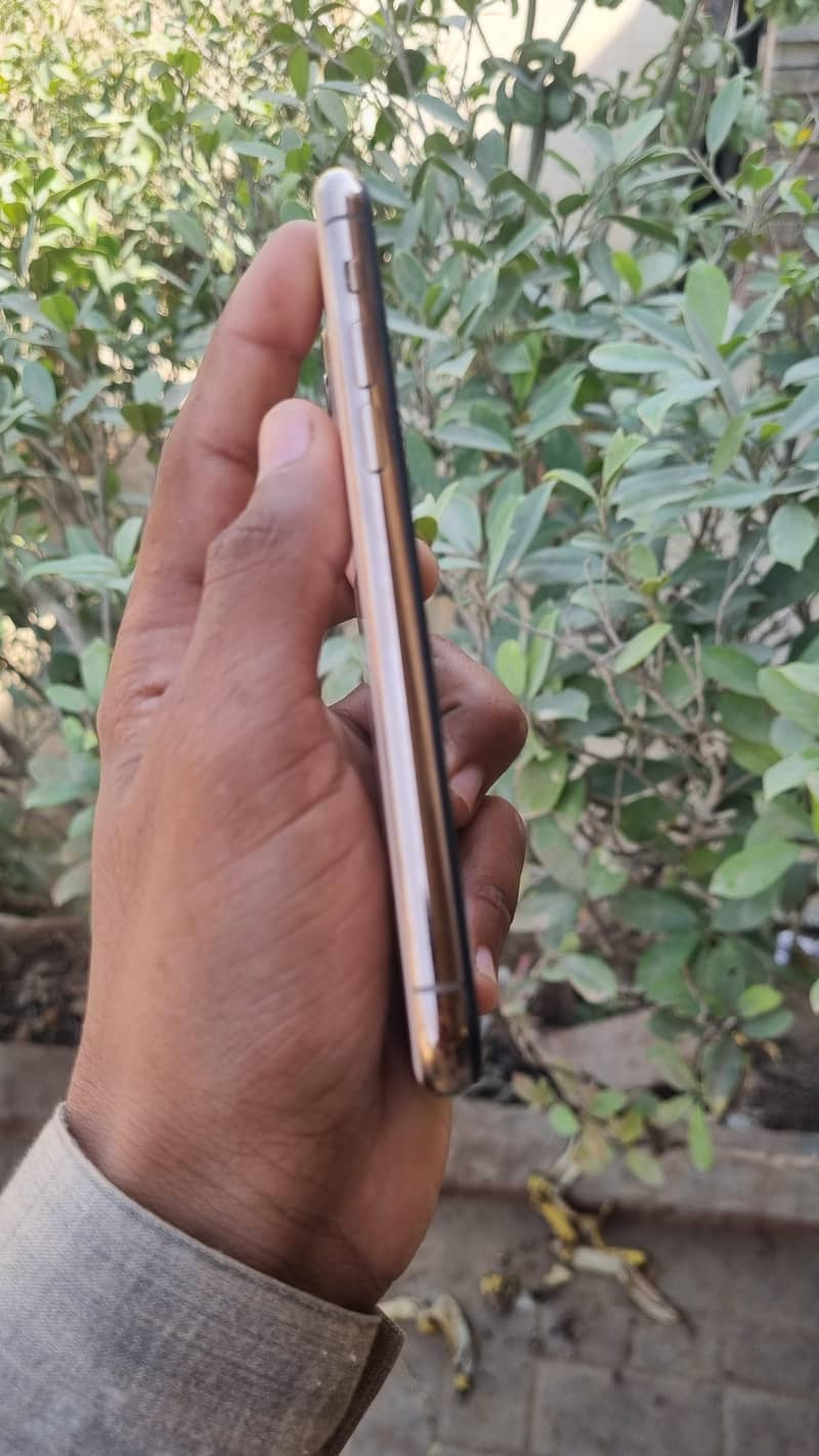 Apple iPhone 11 Pro 2