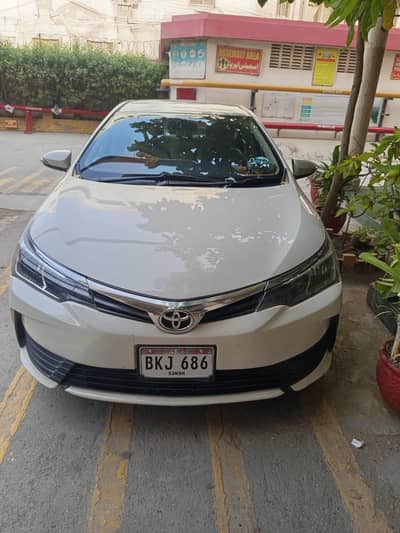 Toyota Corolla XLi 2017 White – Manual – 100,000 KM
