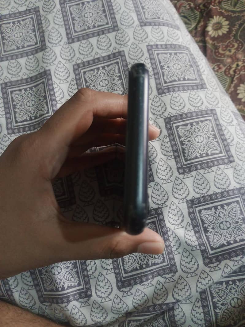 Apple iPhone 11 3