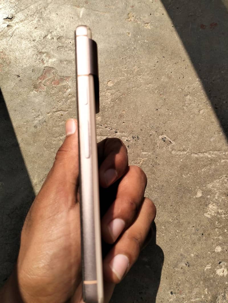 Google Pixel 8 4