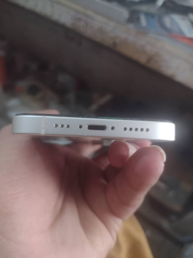 Apple iPhone 13 3