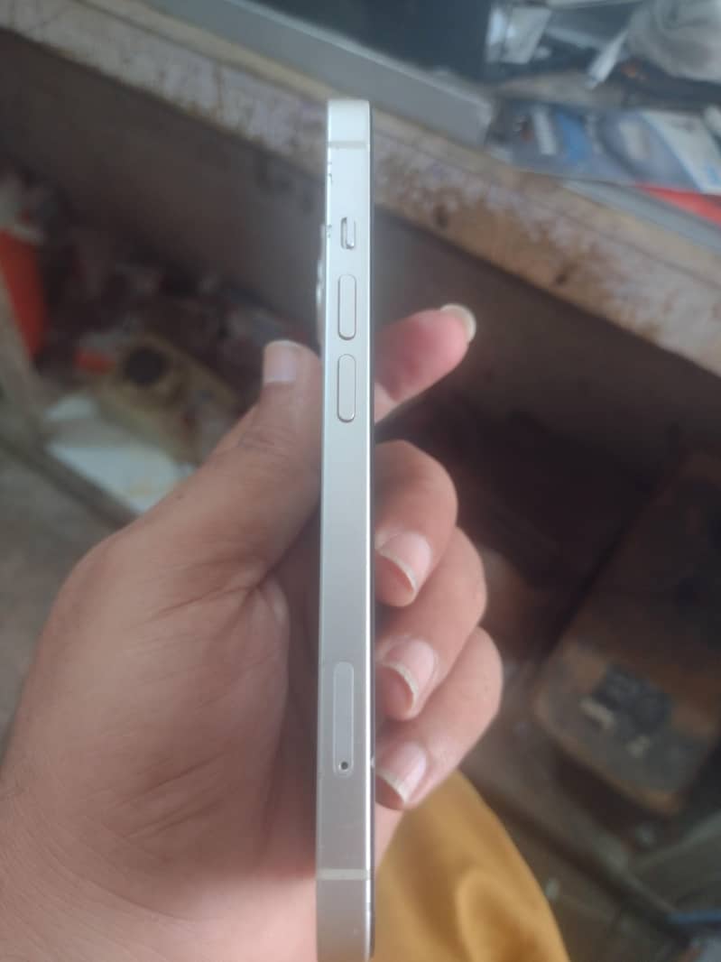 Apple iPhone 13 5