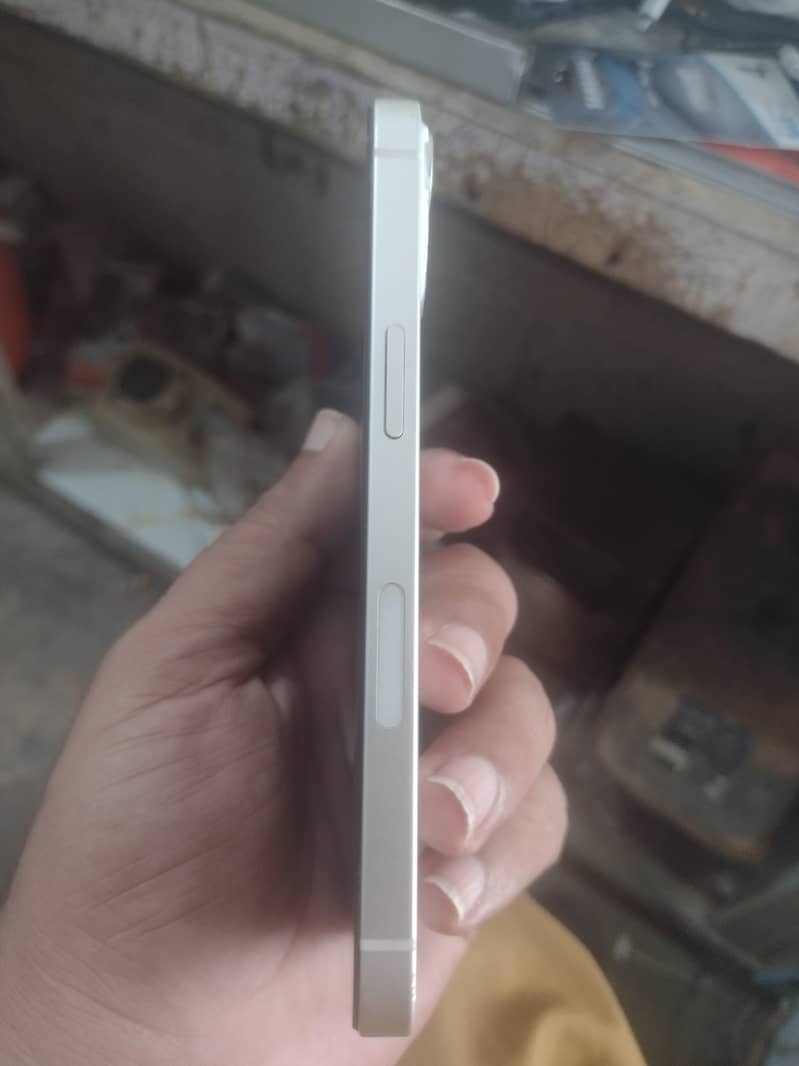 Apple iPhone 13 6