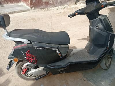 Evee S1 Electric Scooter – Only 5,000 KM Driven – Excellent Condition