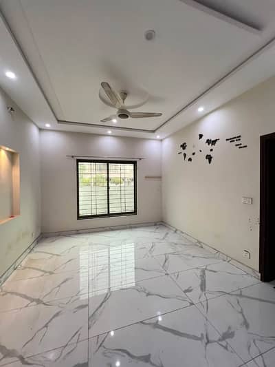 7 Mrla Double store House available for rent office &family
