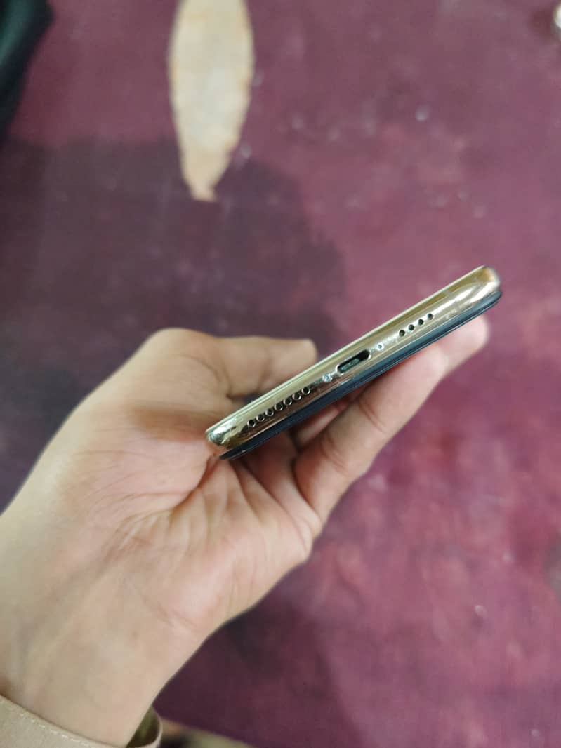 Apple iPhone XS Max 3
