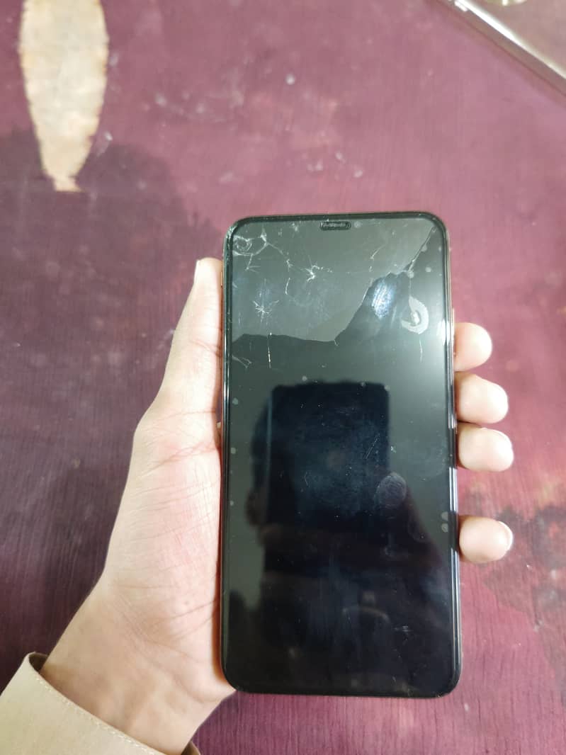 Apple iPhone XS Max 5